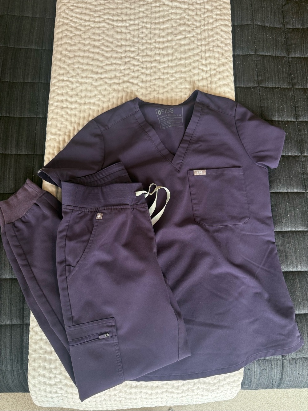 Figs Navy V-Neck Scrub Top & Jogger Pants Set
